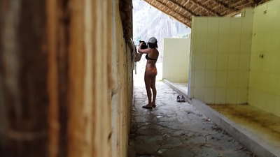 camera gián điệp trên một đồng nghiệp đại học Tây Ban Nha